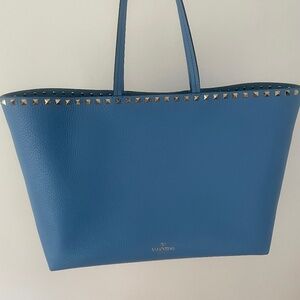 Valentino Garavani Rockstud Tote in Niagara (excellent pre-owned)
